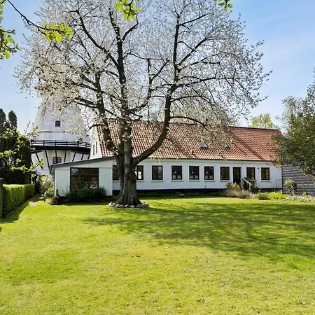 3 Bedroom Lovely In Feriehus