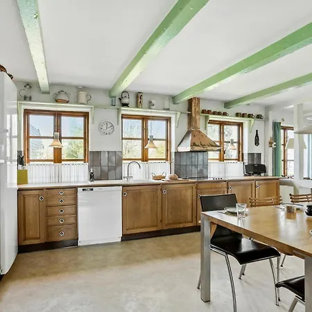 3 Bedroom Lovely In Prázdninový dům *