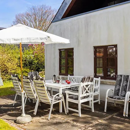 3 Bedroom Lovely In Feriehus