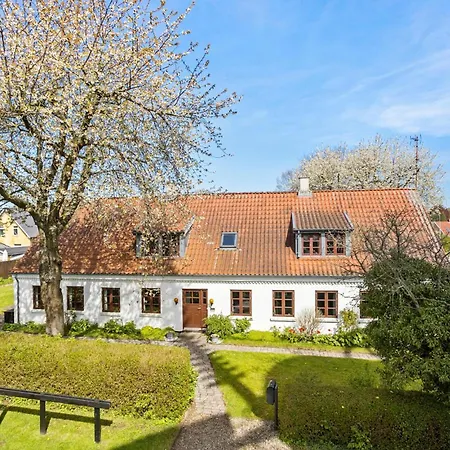 3 Bedroom Lovely In Feriehus *